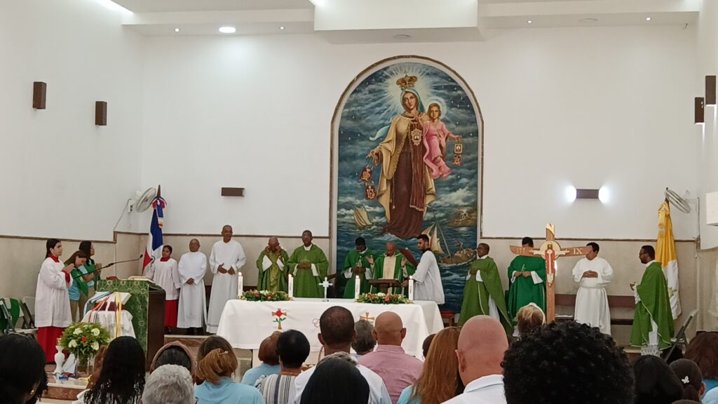 Obispo Manuel Antonio Ruiz de la Rosa preside su primera Eucaristía en la nueva Catedral Stella Maris