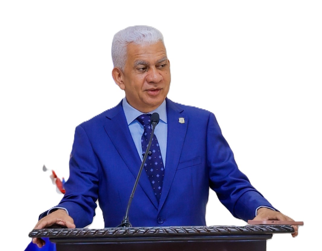 Senado reconoce al doctor Richard Oliver Bidó y a la maestra de música Farida Diná