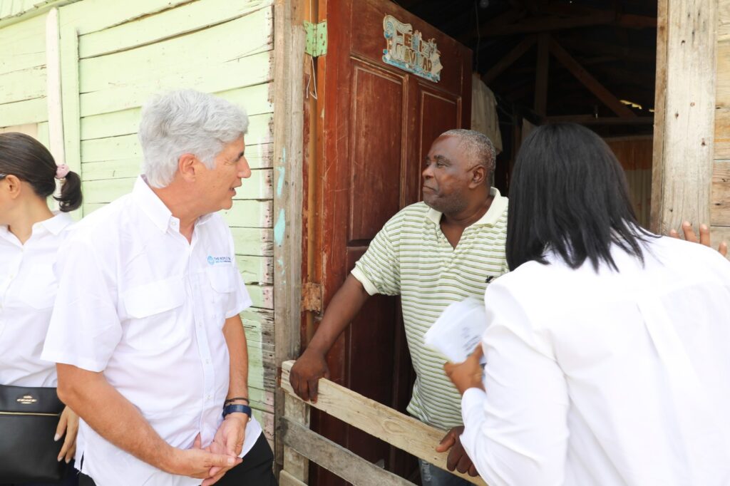 Edeeste y misión del BM recorren proyecto de rehabilitación de redes en Guaricanos